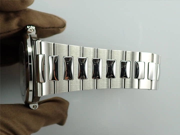 パテックフィリップ ノーチラス Ref.5711/1A-014 ステンレススチール グリーン文字盤