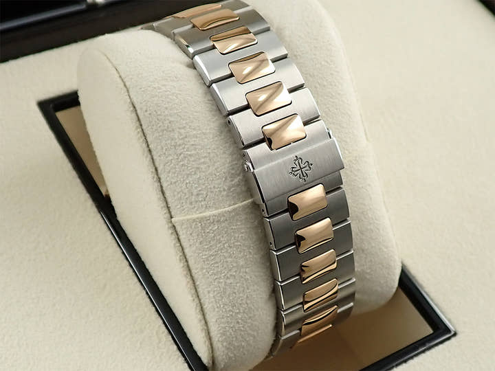 パテックフィリップ ノーチラス クロノグラフ Ref.5980/1AR-001 ステンレススチール/ローズゴールド ブルー文字盤