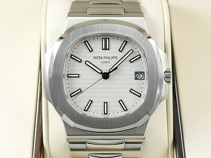 パテックフィリップ ノーチラス Ref.5711/1A-011 ステンレススチール ホワイト文字盤