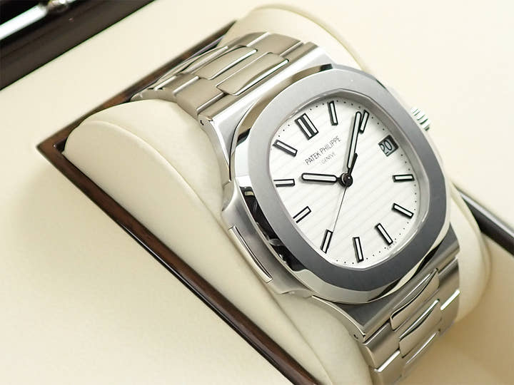 パテックフィリップ ノーチラス Ref.5711/1A-011 ステンレススチール ホワイト文字盤