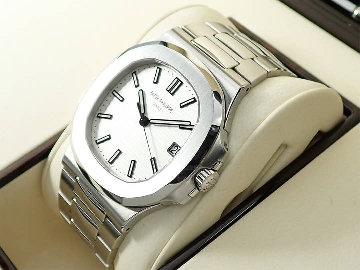 パテックフィリップ ノーチラス Ref.5711/1A-011 ステンレススチール ホワイト文字盤
