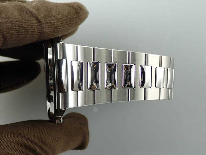 パテックフィリップ ノーチラス Ref.5711/1A-010 ステンレススチール ブルー文字盤