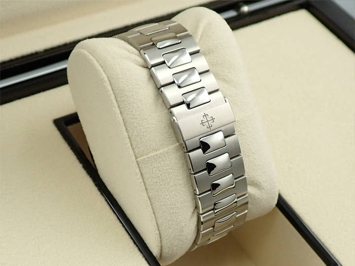 パテックフィリップ ノーチラス Ref.5711/1A-010 ステンレススチール ブルー文字盤