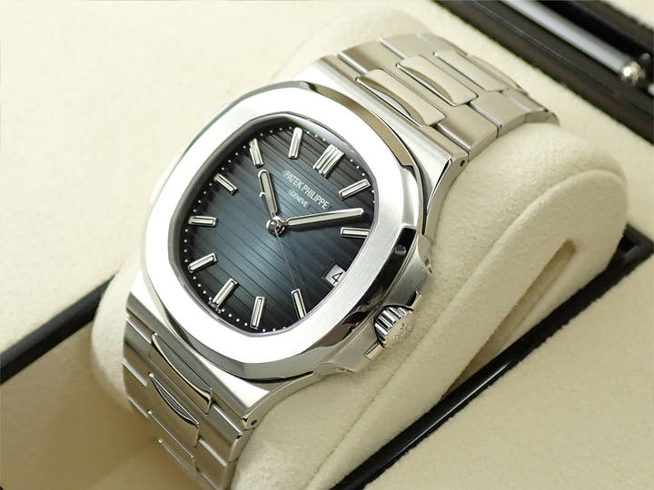 パテックフィリップ ノーチラス Ref.5711/1A-010 ステンレススチール ブルー文字盤