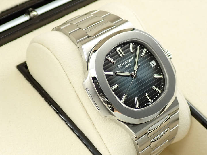 パテックフィリップ ノーチラス Ref.5711/1A-010 ステンレススチール ブルー文字盤