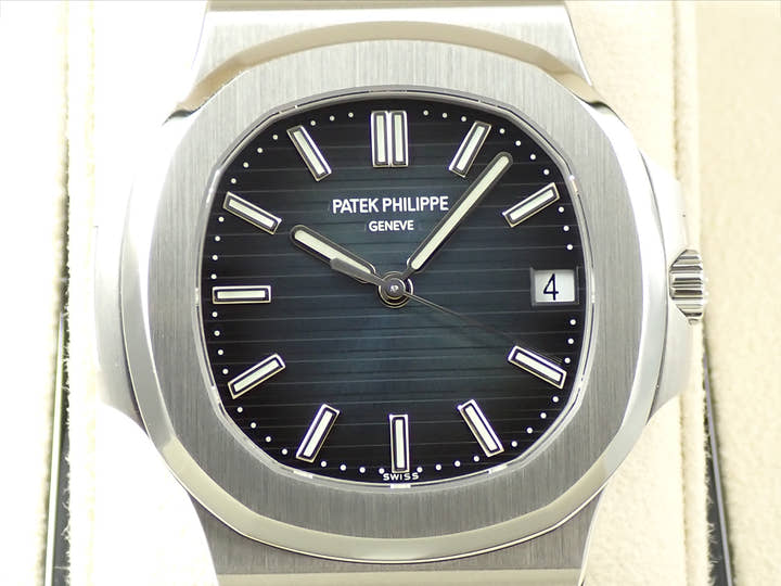 パテックフィリップ ノーチラス Ref.5711/1A-010 ステンレススチール ブルー文字盤