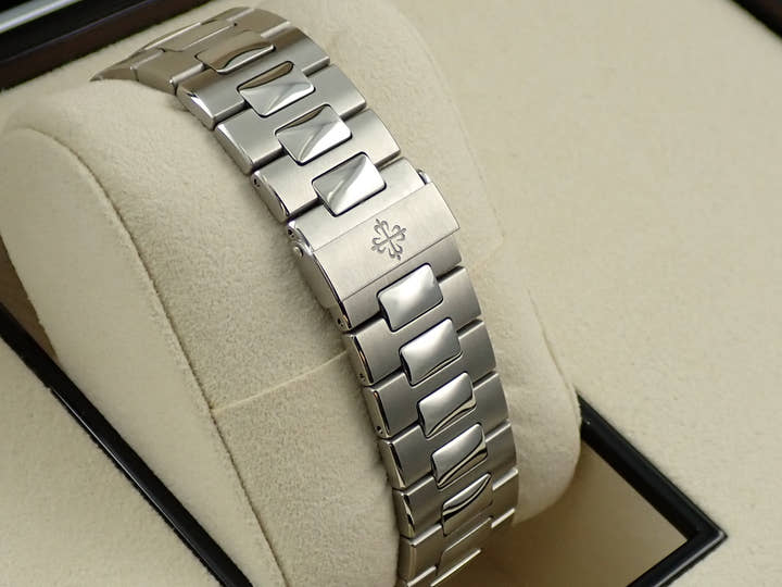 パテックフィリップ ノーチラス Ref.5711/1A-010 ステンレススチール ブルー文字盤