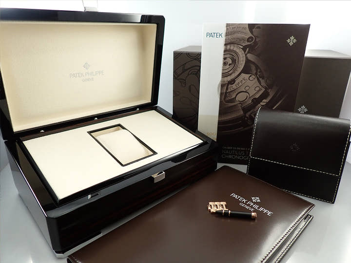 パテックフィリップ ノーチラス トラベルタイム クロノグラフ Ref.5990/1R-001 ローズゴールド ブルーソレイユ文字盤