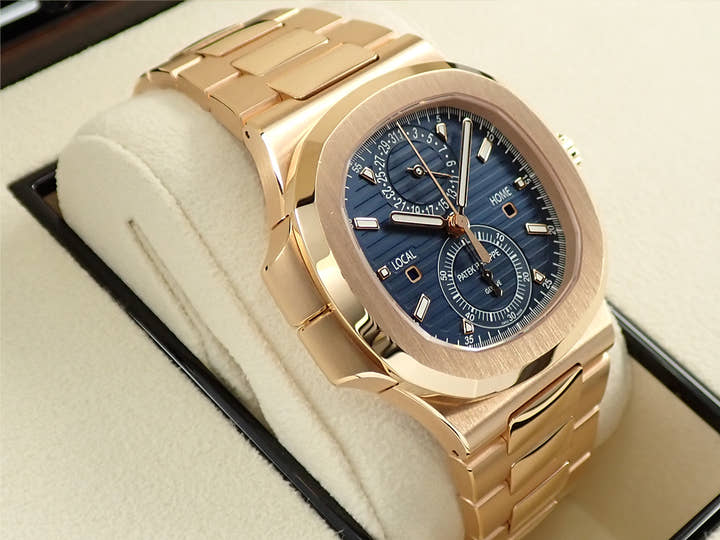 パテックフィリップ ノーチラス トラベルタイム クロノグラフ Ref.5990/1R-001 ローズゴールド ブルーソレイユ文字盤