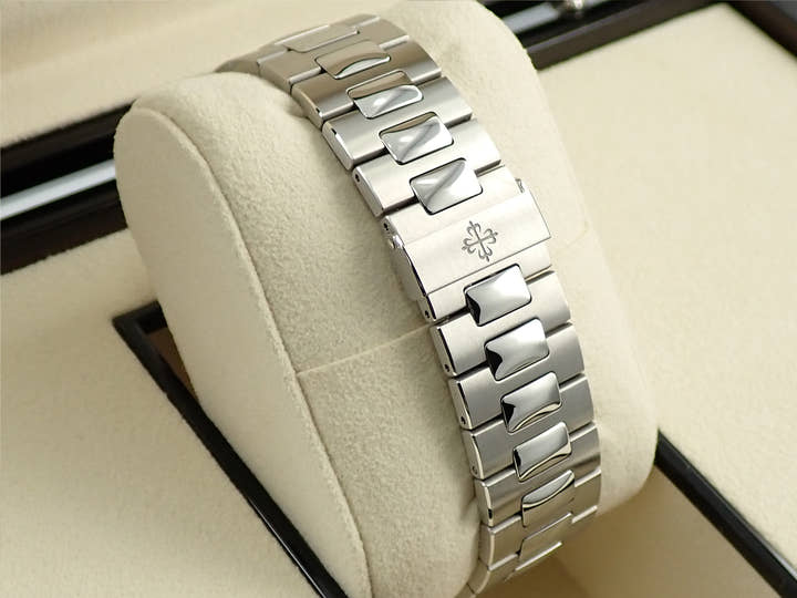 パテックフィリップ ノーチラス Ref.5711/1A-010 ステンレススチール ブルー文字盤