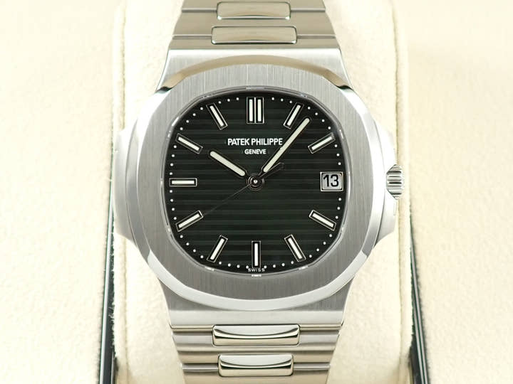 パテックフィリップ ノーチラス Ref.5711/1A-014 ステンレススチール グリーン文字盤