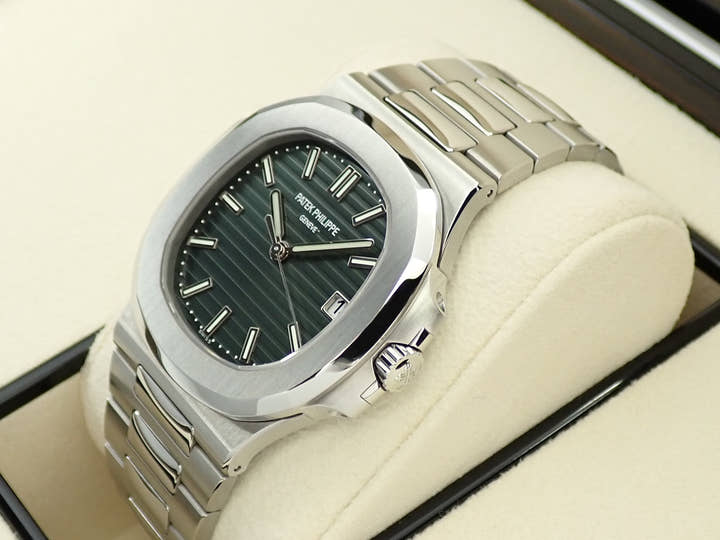 パテックフィリップ ノーチラス Ref.5711/1A-014 ステンレススチール グリーン文字盤