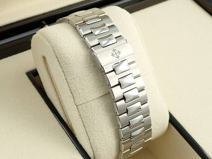 パテックフィリップ ノーチラス Ref.5711/1A-014 ステンレススチール グリーン文字盤