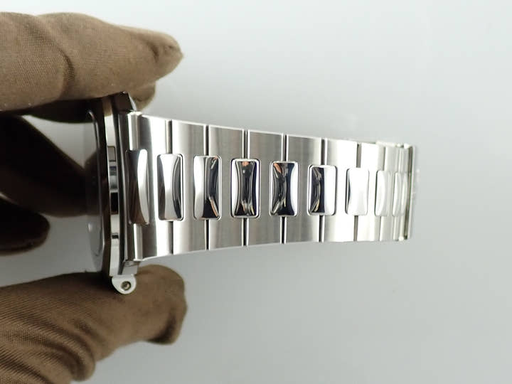 パテックフィリップ ノーチラス Ref.5711/1A-014 ステンレススチール グリーン文字盤