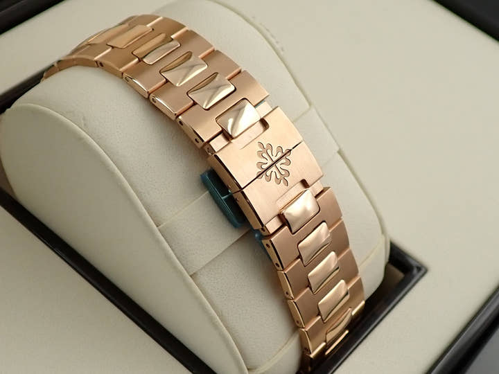 パテックフィリップ ノーチラス Ref.5712/1R-001 ローズゴールド ブラウン ソレイユ文字盤