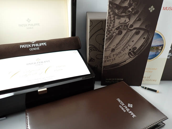 パテックフィリップ ノーチラス Ref.5712/1R-001 ローズゴールド ブラウン ソレイユ文字盤