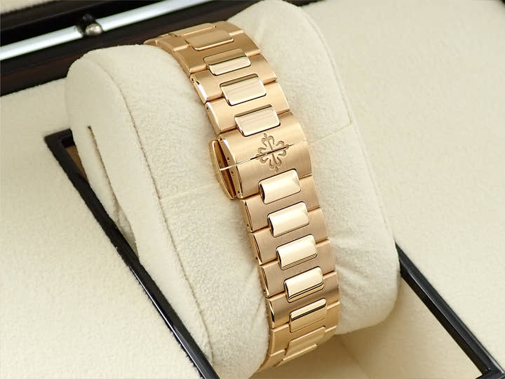 パテックフィリップ ノーチラス Ref.7118/1200R-010 ローズゴールド ゴールドオパーリン文字盤