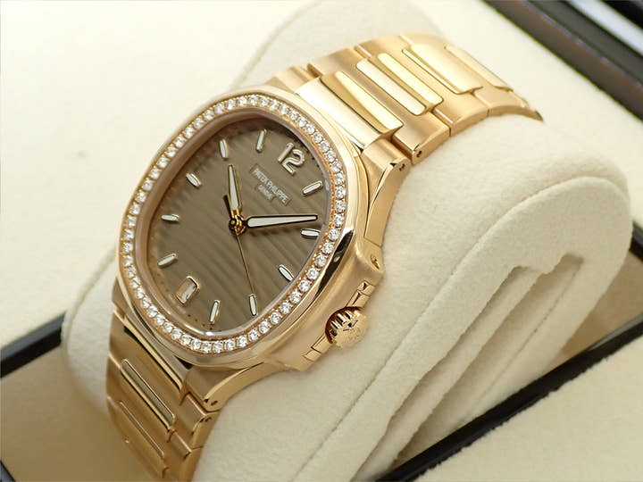 パテックフィリップ ノーチラス Ref.7118/1200R-010 ローズゴールド ゴールドオパーリン文字盤