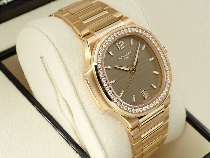 パテックフィリップ ノーチラス Ref.7118/1200R-010 ローズゴールド ゴールドオパーリン文字盤