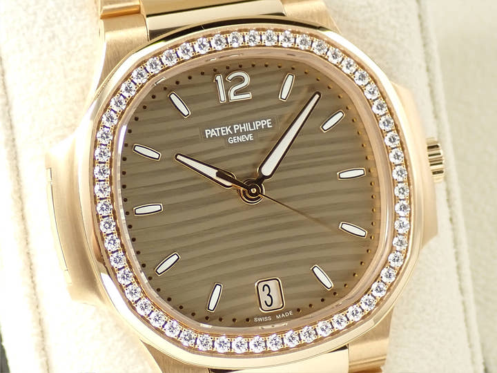 パテックフィリップ ノーチラス Ref.7118/1200R-010 ローズゴールド ゴールドオパーリン文字盤