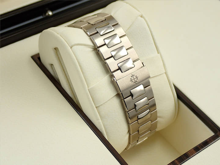 パテックフィリップ ノーチラス Ref.5713/1G-001 ホワイトゴールド ブルー文字盤