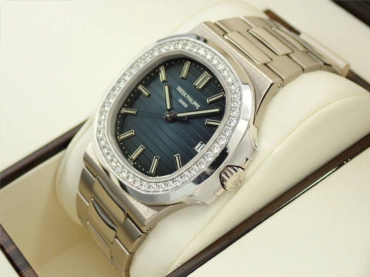 パテックフィリップ ノーチラス Ref.5713/1G-001 ホワイトゴールド ブルー文字盤