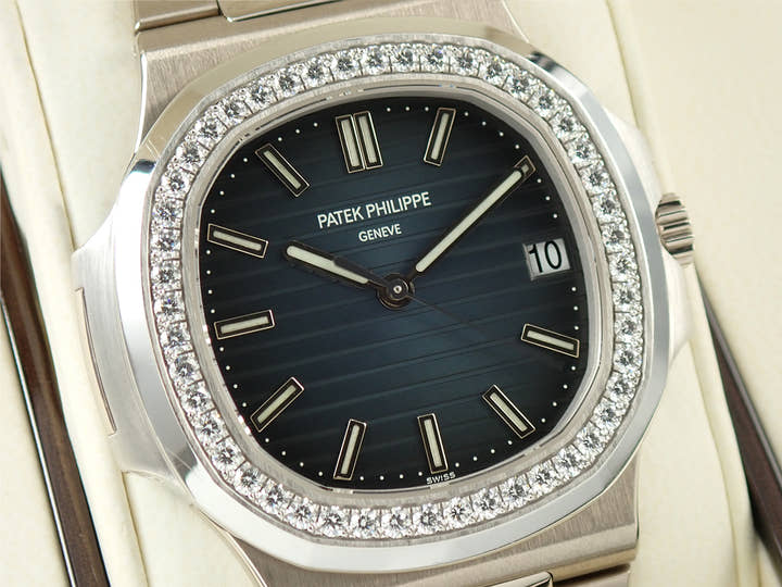 パテックフィリップ ノーチラス Ref.5713/1G-001 ホワイトゴールド ブルー文字盤