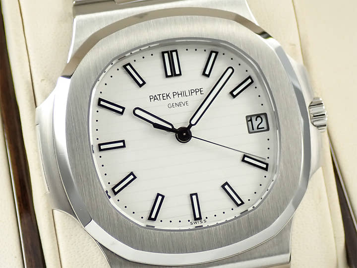パテックフィリップ ノーチラス Ref.5711/1A-011 ステンレススチール ホワイト文字盤