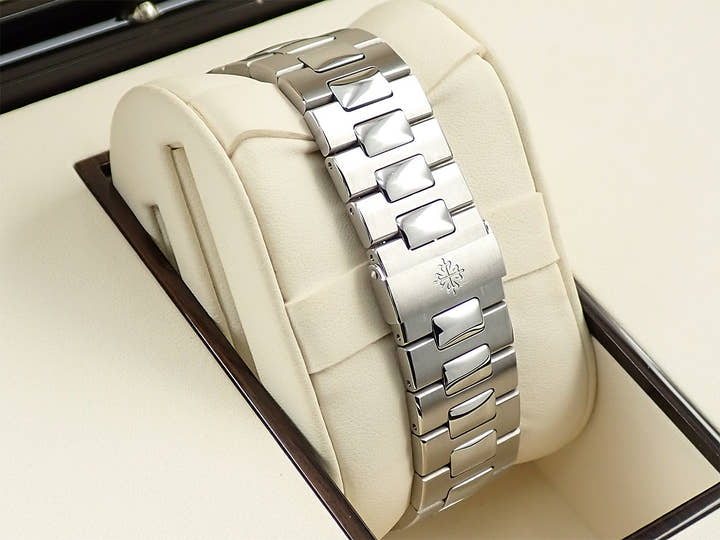 パテックフィリップ ノーチラス Ref.5711/1A-011 ステンレススチール ホワイト文字盤