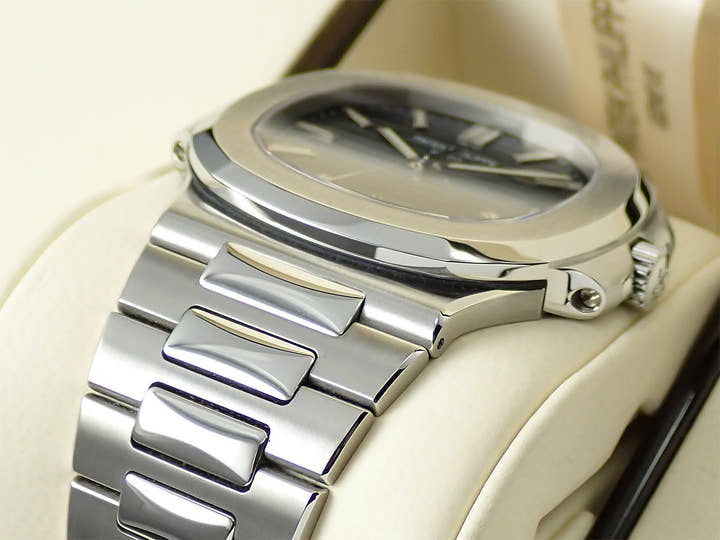 パテックフィリップ ノーチラス Ref.5711/1A-001 ステンレススチール ブルー文字盤