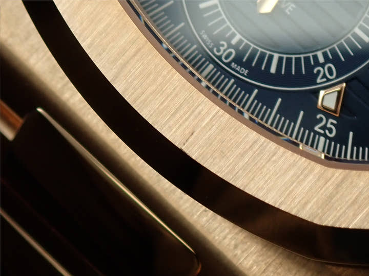 パテックフィリップ ノーチラス トラベルタイム クロノグラフ Ref.5990/1R-001 ローズゴールド ブルーソレイユ文字盤