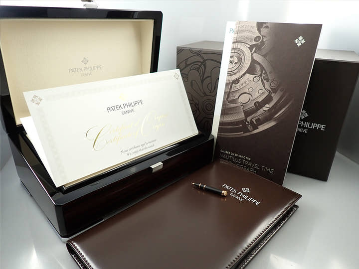 パテックフィリップ ノーチラス トラベルタイム クロノグラフ Ref.5990/1R-001 ローズゴールド ブルーソレイユ文字盤