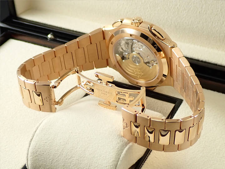 パテックフィリップ ノーチラス トラベルタイム クロノグラフ Ref.5990/1R-001 ローズゴールド ブルーソレイユ文字盤