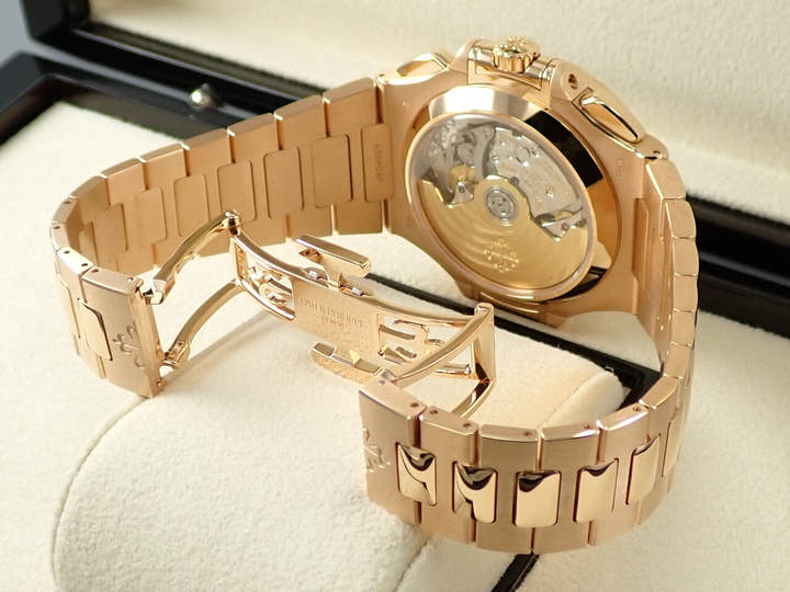 パテックフィリップ ノーチラス クロノグラフ Ref.5980/1R-001 ローズゴールド ブラックグラデーション文字盤