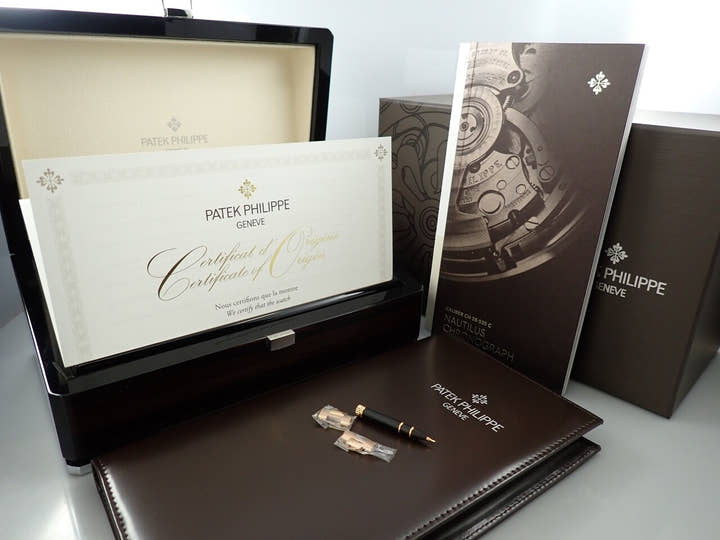 パテックフィリップ ノーチラス クロノグラフ Ref.5980/1R-001 ローズゴールド ブラックグラデーション文字盤