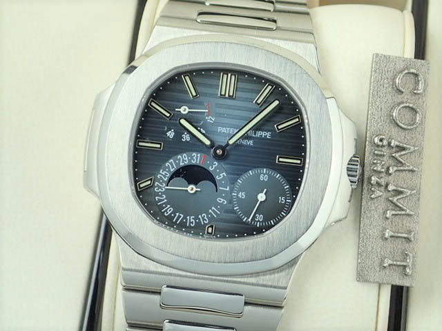 Patek Philippe Nautilus Ref.5712/1A-001 Black and Blue Dial Used nautilus-37
