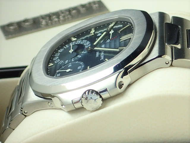 Patek Philippe Nautilus Ref.5712/1A-001 Black and Blue Dial Used nautilus-37