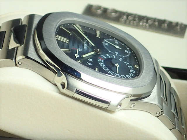 Patek Philippe Nautilus Ref.5712/1A-001 Black and Blue Dial Used nautilus-37