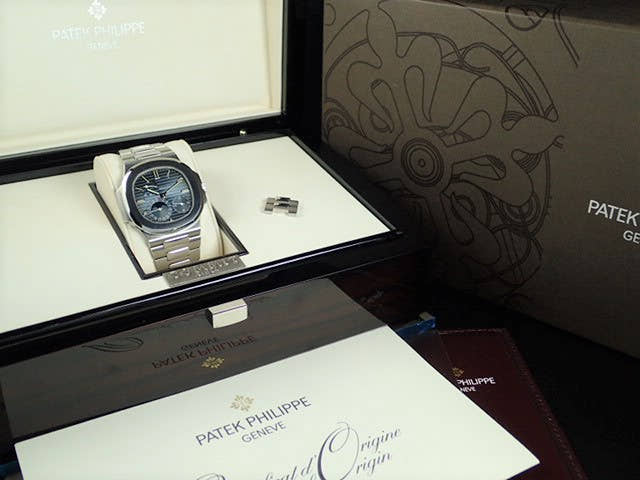 Patek Philippe Nautilus Ref.5712/1A-001 Black and Blue Dial Used nautilus-37