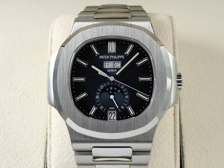 パテックフィリップ ノーチラス アニュアルカレンダー ムーンフェイズ Ref.5726/1A-014 ステンレススチール ブルー、ブラックグラデーション文字盤