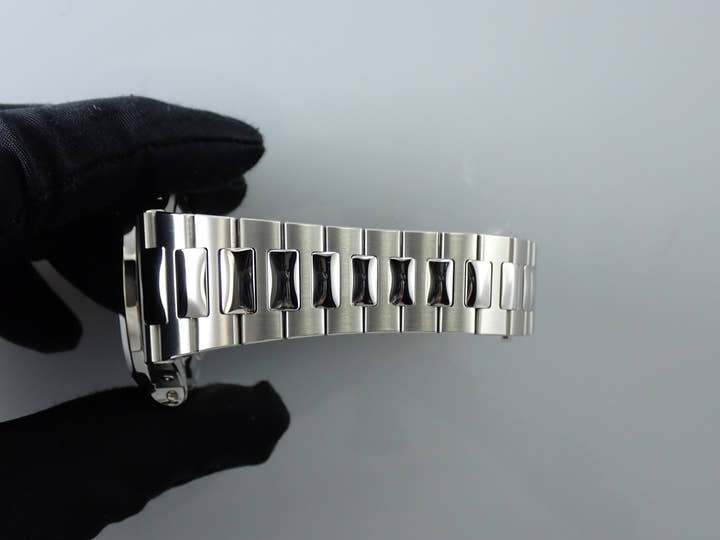 パテックフィリップ ノーチラス アニュアルカレンダー ムーンフェイズ Ref.5726/1A-014 ステンレススチール ブルー、ブラックグラデーション文字盤