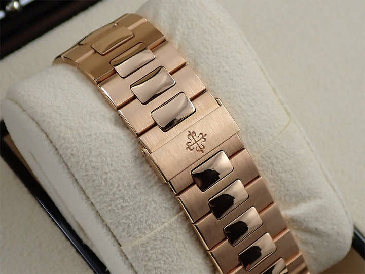 パテックフィリップ ノーチラス クロノグラフ Ref.5980/1R-001 ローズゴールド ブラックグラデーション文字盤