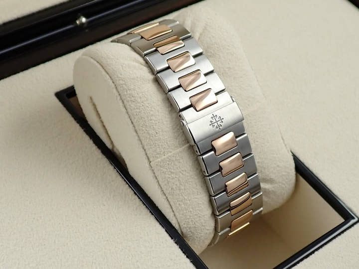 パテックフィリップ ノーチラス クロノグラフ Ref.5980/1AR-001 ステンレススチール/ローズゴールド ブルー文字盤