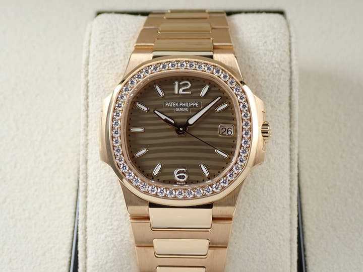 パテックフィリップ ノーチラス Ref.7010/1R-012 ローズゴールド ゴールデン・ブラウン文字盤