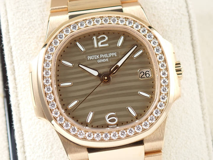 パテックフィリップ ノーチラス Ref.7010/1R-012 ローズゴールド ゴールデン・ブラウン文字盤