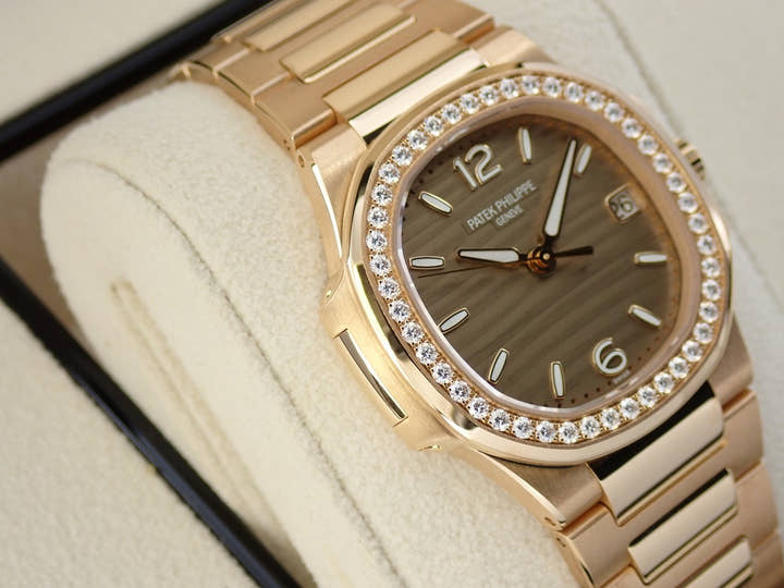 パテックフィリップ ノーチラス Ref.7010/1R-012 ローズゴールド ゴールデン・ブラウン文字盤