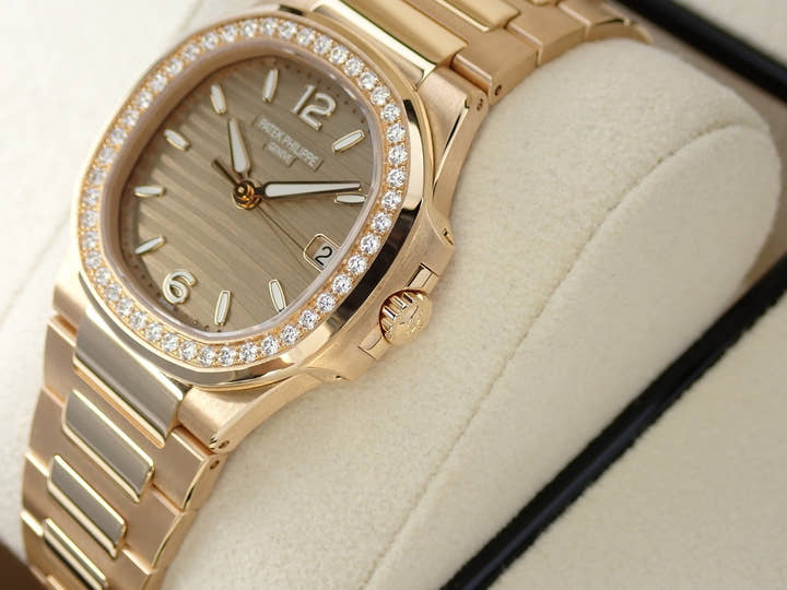 パテックフィリップ ノーチラス Ref.7010/1R-012 ローズゴールド ゴールデン・ブラウン文字盤