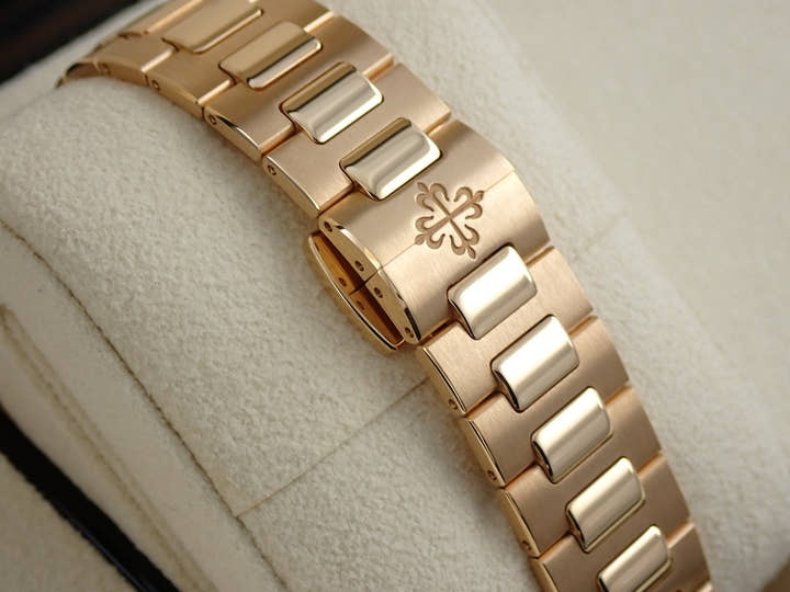 パテックフィリップ ノーチラス Ref.7010/1R-012 ローズゴールド ゴールデン・ブラウン文字盤