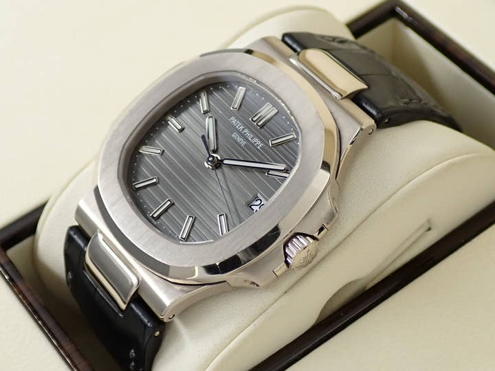 パテックフィリップ ノーチラス Ref.5711G-001 ホワイトゴールド グレー文字盤