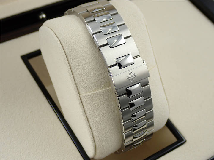 パテックフィリップ ノーチラス Ref.5711/1A-010 ステンレススチール ブルー文字盤